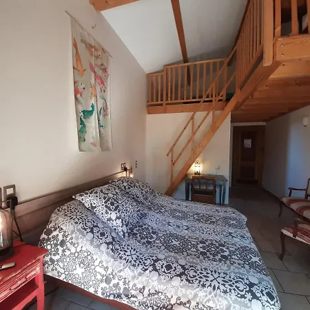 Bed and breakfast Le Grand Noyer Ambronay