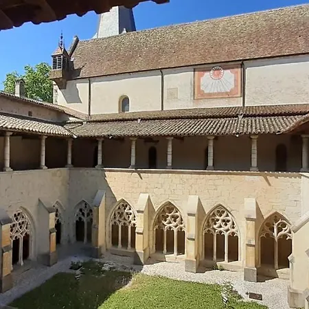 Le Grand Noyer Bed and breakfast 3*