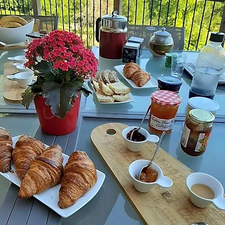 Le Grand Noyer Bed & Breakfast