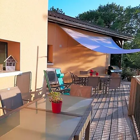 Bed & Breakfast Le Grand Noyer Ambronay